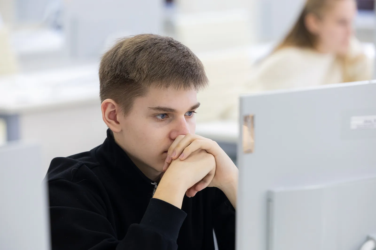 Участник олимпиады обдумывает решение