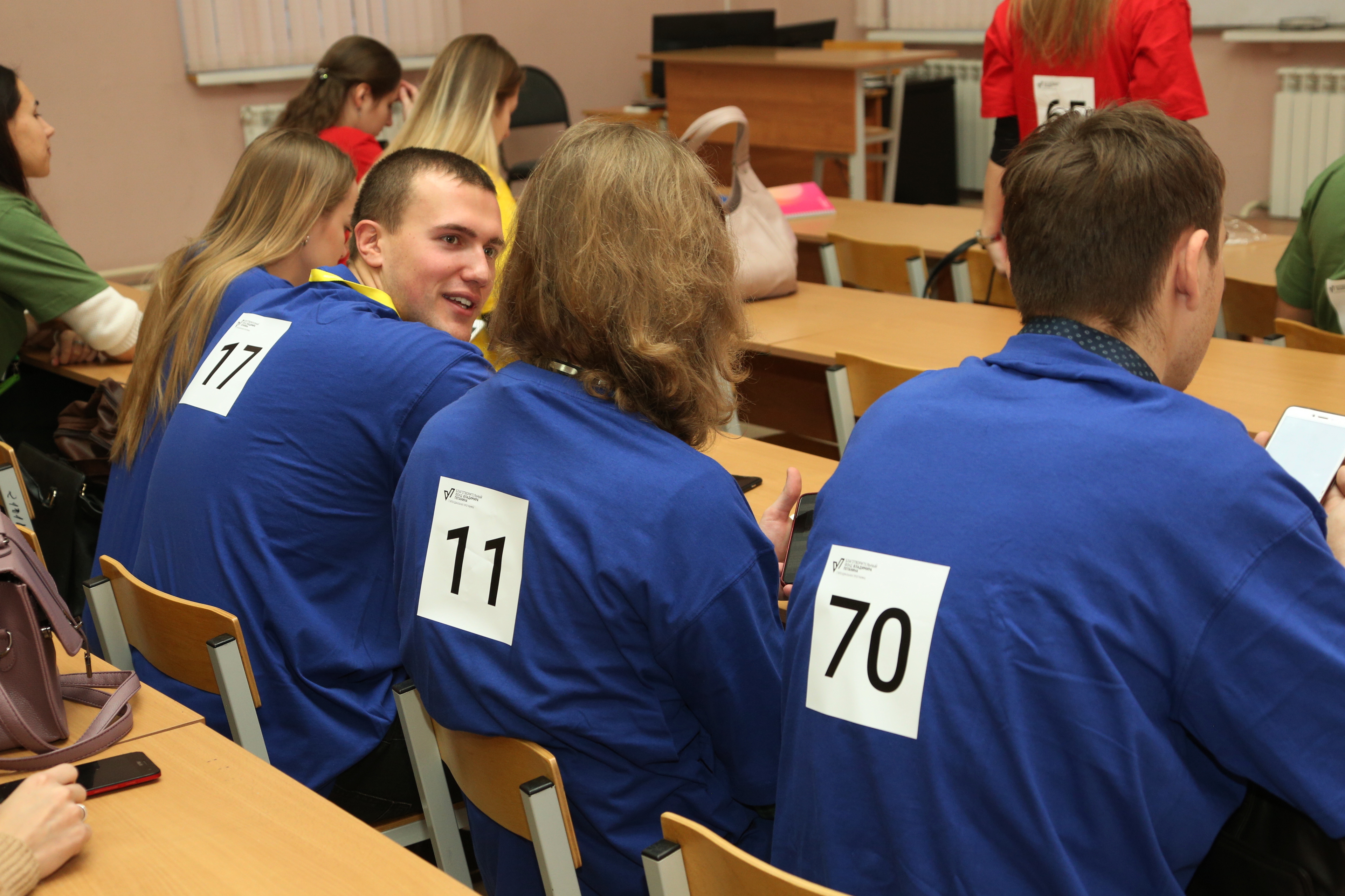 выпускник вуза. одежда студента выпускника. конкурс студентов и магистрантов. стипендиальный конкурс потанина. стипендия потанина для магистров.