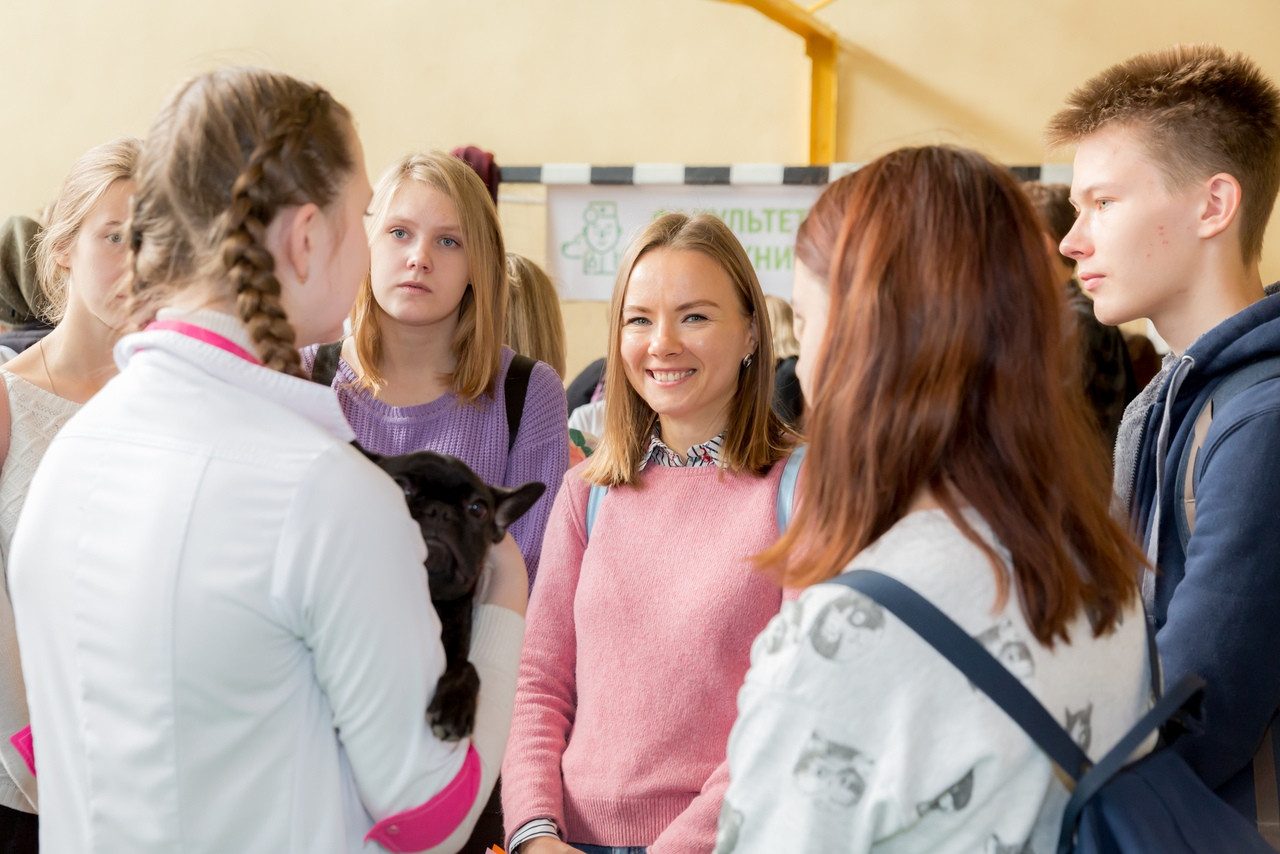 Finish students картинка. University of miami стипендии для иностранцев. My first years at the university. My first years at the university. Do an extra year at university.