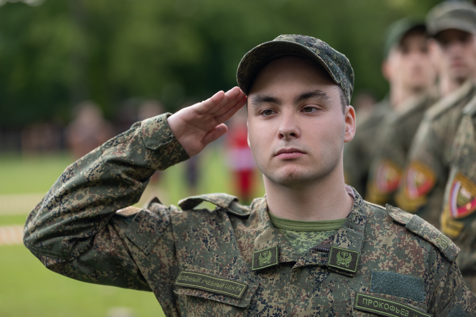 можно ли военным таксовать