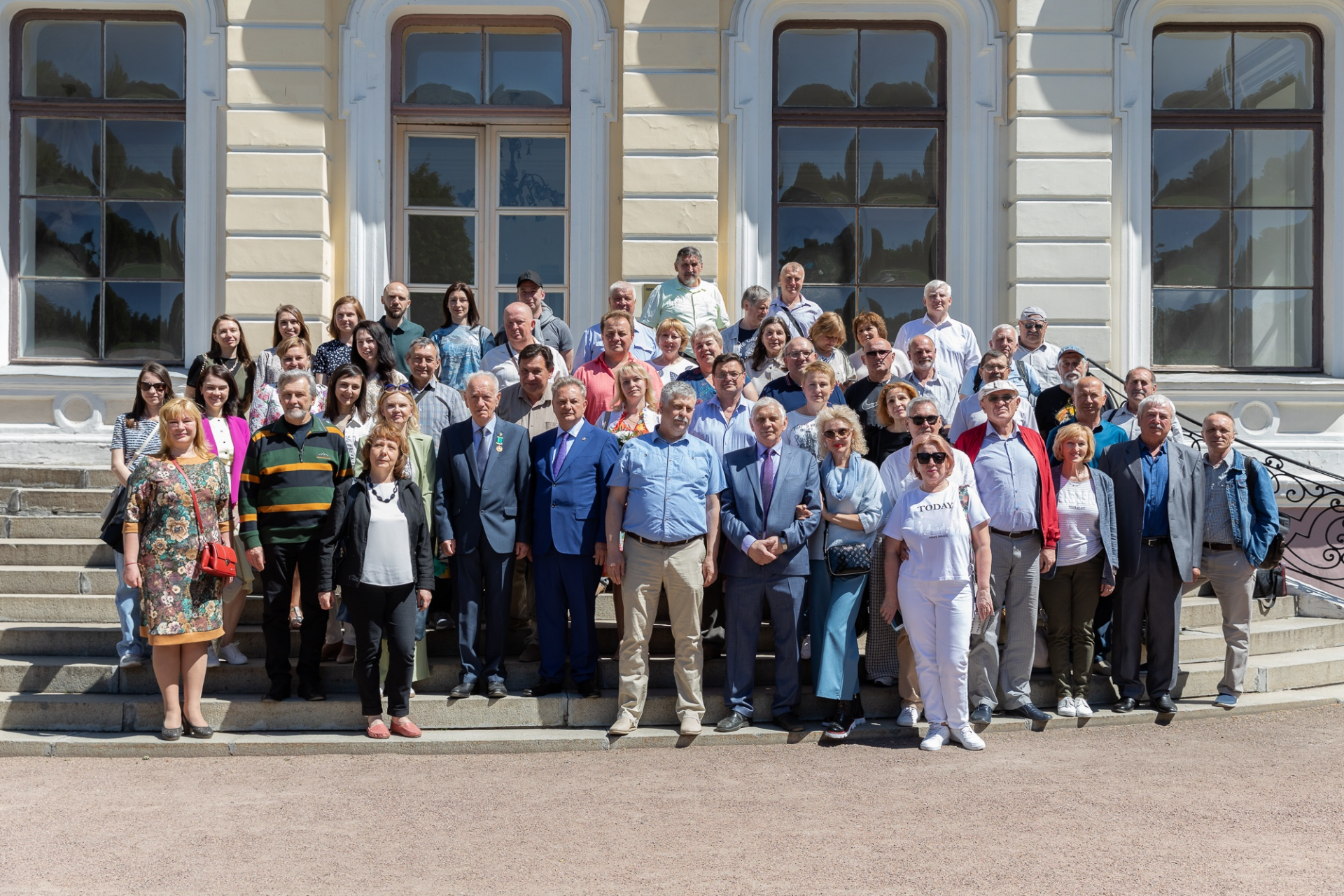 Выпускники прошлых лет. Черниговский пединститут исторический факультет выпуск 1983. Встреча выпускников 2012. Встреча выпускниками прошлых лет. Встреча выпускниками прошлых лет.